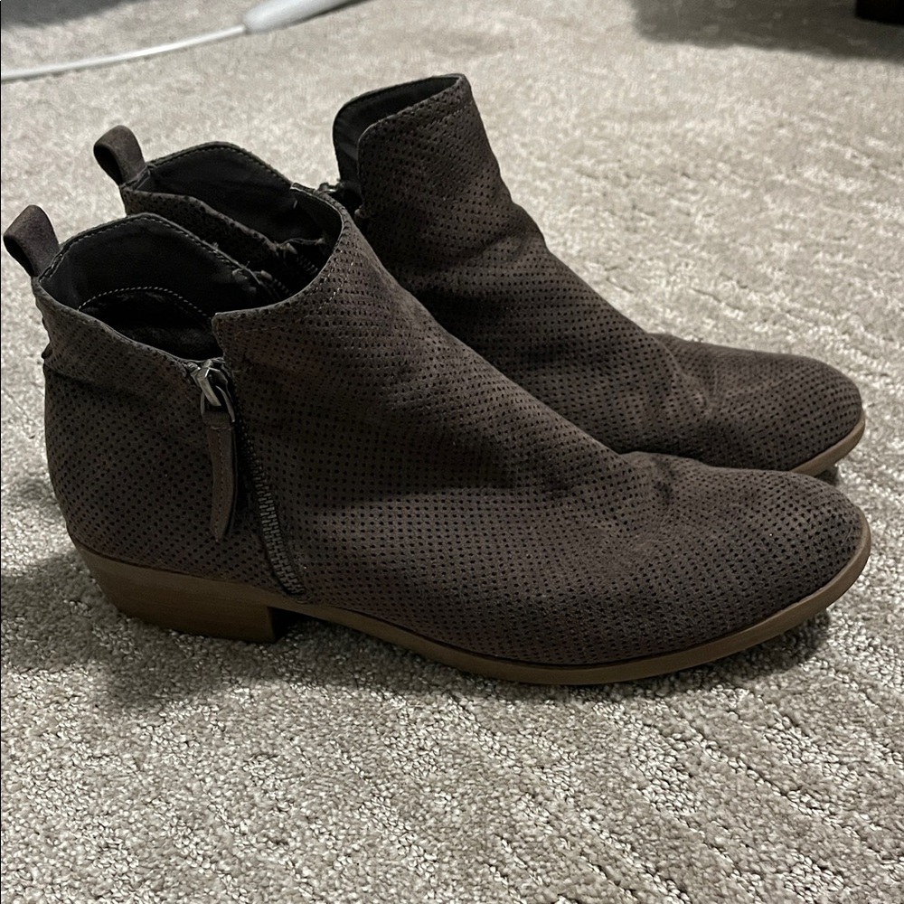 Universal Thread Perforated Booties